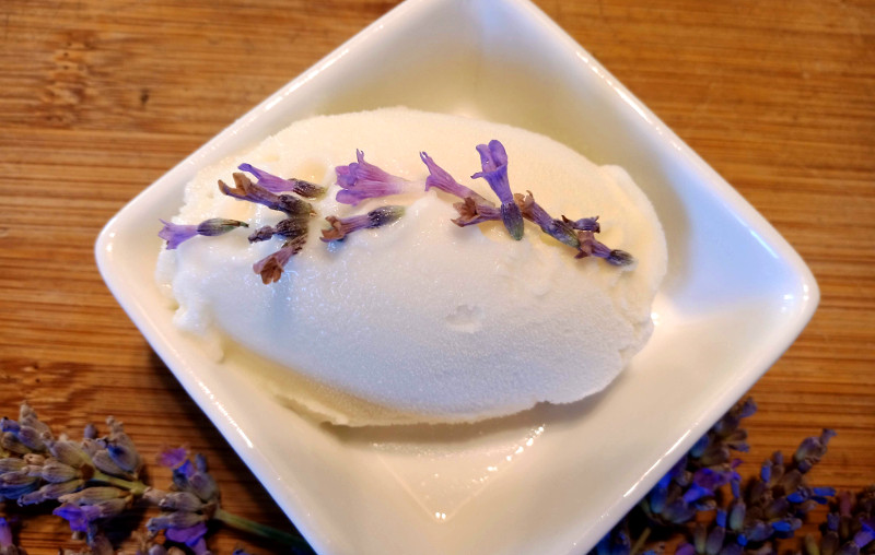 gelato alla lavanda